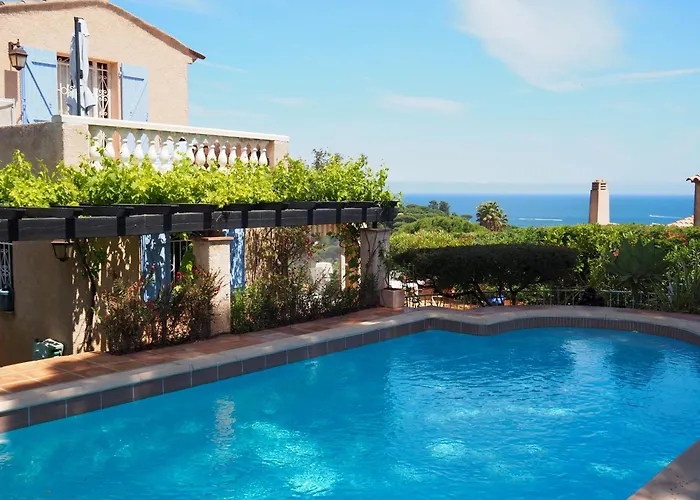 Вилла Riviera, Sea View, Pool, Jacuzzi, Sauna, Walk To The