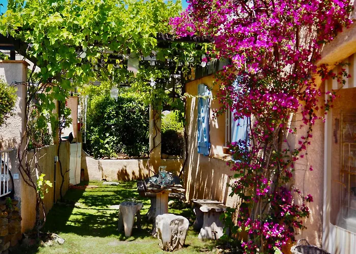 Вилла Riviera, Sea View, Pool, Jacuzzi, Sauna, Walk To The Сент-Максим