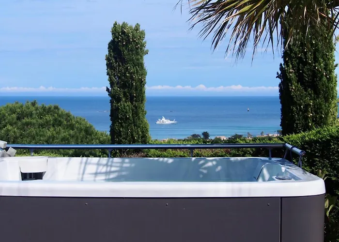 Riviera, Sea View, Pool, Jacuzzi, Sauna, Walk To The Вилла *
