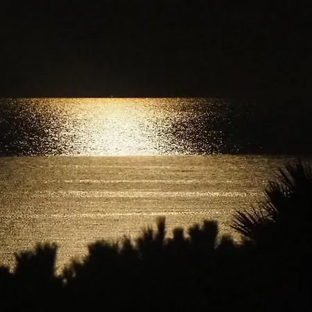 Villa Riviera, Sea View, Pool, Jacuzzi, Sauna, Walk To The *