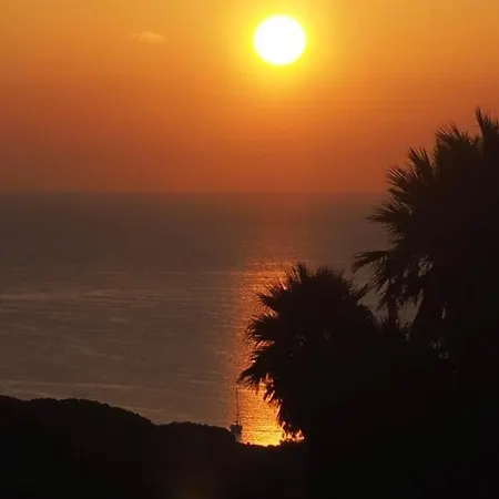 Riviera, Sea View, Pool, Jacuzzi, Sauna, Walk To The Villa *