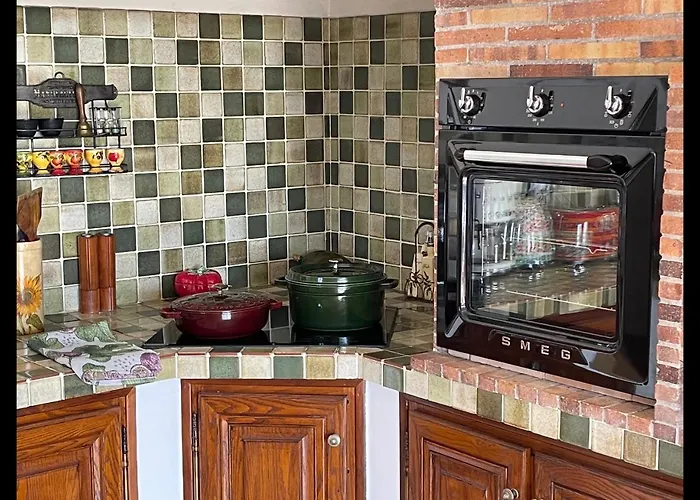 Villa Riviera, Sea View, Pool, Jacuzzi, Sauna, Walk To The