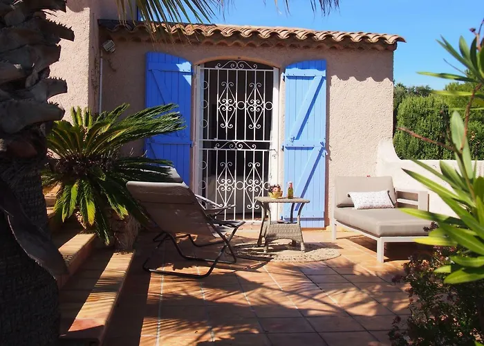 Villa Riviera, Sea View, Pool, Jacuzzi, Sauna, Walk To The